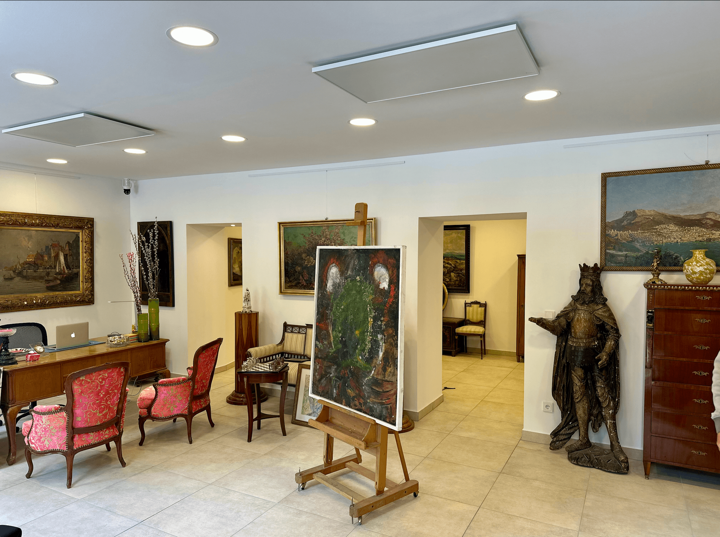 Elegante Innenaufnahme des Aurelius Goldankauf Geschäfts in Wien